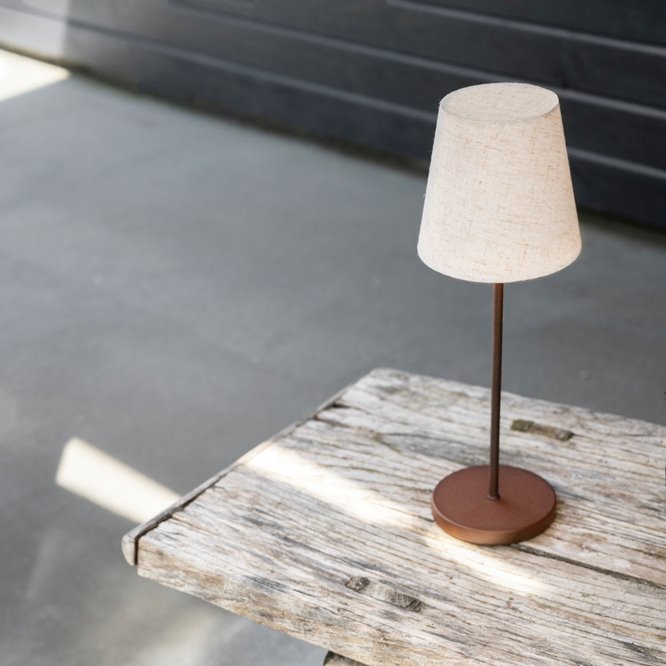 Bezprzewodowa lampka stołowa z abażurem na taras 